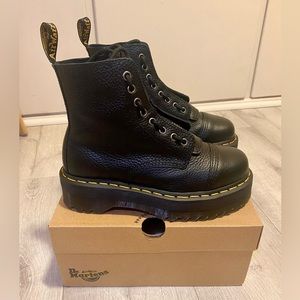 Like New Dr. Martens Sinclair Milled Nappa Leather Platform Boots - Women’s Sz 7